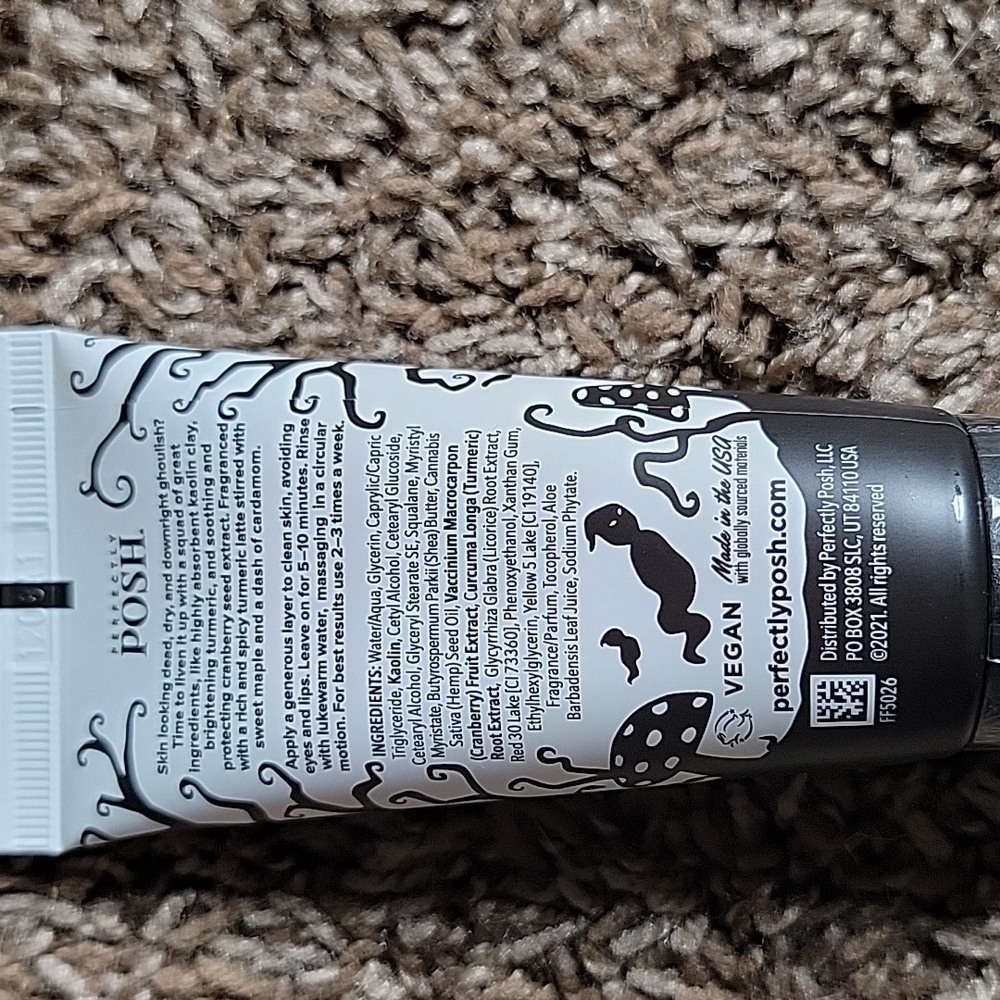 Perfectly Posh Halloween Self Care Bundle 🎃 Mask + Snarky Bar + Makeup Bag - Picture 7 of 16